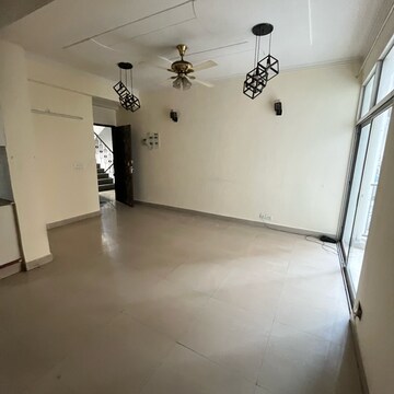 Room in 3 BHK Apartment at Skytech Matrott, Sector 76 – for Rent