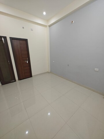 Room in 2 BHK Independent House at Gomti Nagar – for Rent