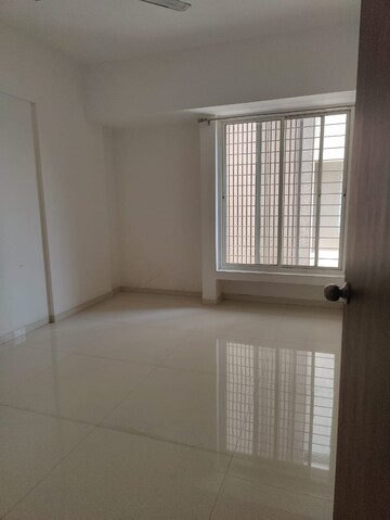 Room in 3 BHK Apartment at Abhilasha Hermes Paras 3, Kalyani Nagar – for Rent