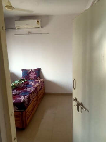 Furnished Amenities in 1 BHK Apartment at Goregaon West – for Rent