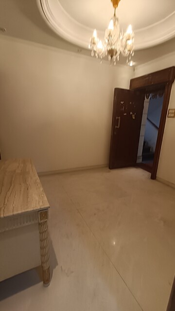 Room in 3 BHK Apartment at Cuffe Parade – for Sale
