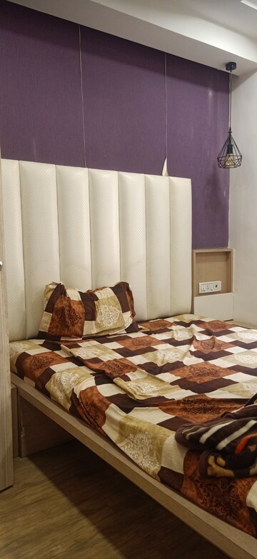 Bedroom in 2 BHK Apartment at Silver Sand CHS, Andheri West – for Rent