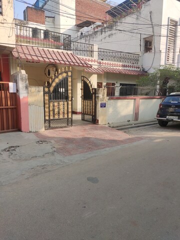 Parking in 5 BHK Independent House at Aliganj – for Sale
