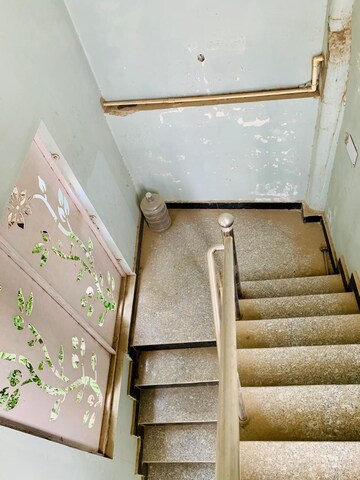 Furnished Amenities in 1 BHK Independent House at Aliganj – for Rent
