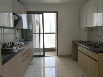 Room in 5 BHK Apartment at Rustomjee Crown, Prabhadevi – for Rent