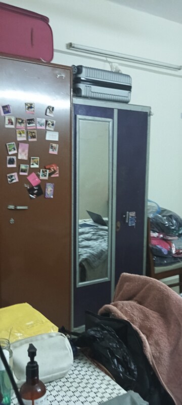 Furnished Amenities in 2 BHK Apartment at Vile Parle West – for Rent