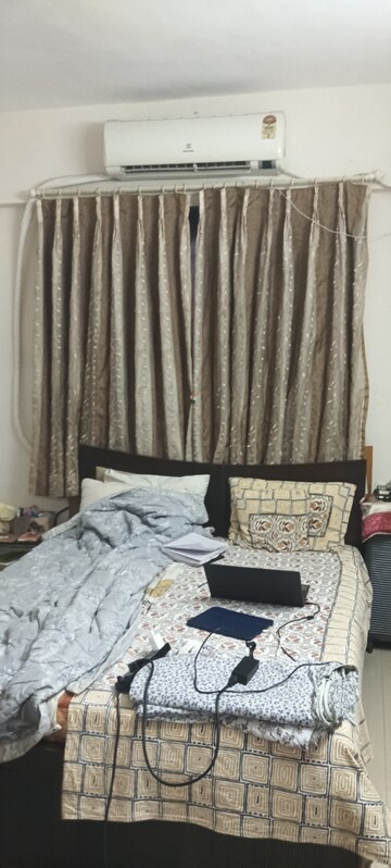 Bedroom in 2 BHK Apartment at Vile Parle West – for Rent