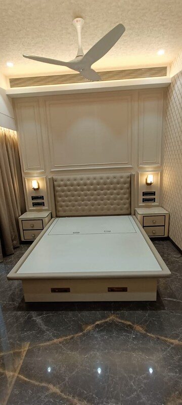 Bathroom in 4 BHK Apartment at Rustomjee Crown, Prabhadevi – for Rent