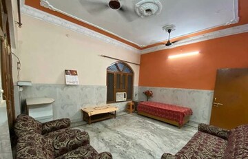 Living Room in 2 BHK Apartment at Aliganj – for Rent