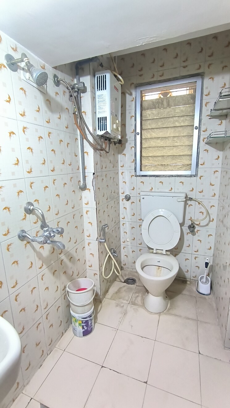 Bathroom, govardhan-baug-apartment 2 Bedroom 650 Sq.Ft. Apartment In Matunga West Mumbai 8287405