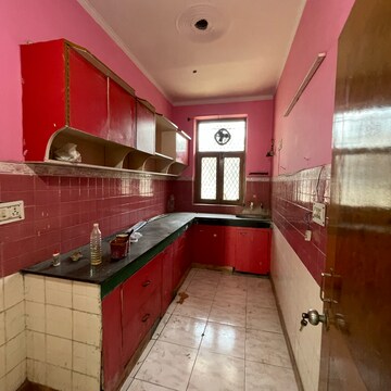 Kitchen in 2 BHK Builder Floor at Sector 43 – for Rent