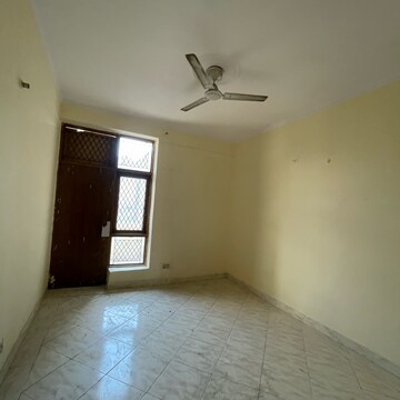 Room in 2 BHK Builder Floor at Sector 43 – for Rent