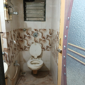 Bathroom in 5 BHK Apartment at Lodha World One, Empire Mill – for Rent