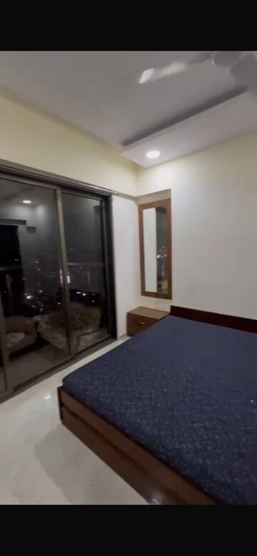Room in 4 BHK Apartment at Indiabulls Blu, Worli – for Rent