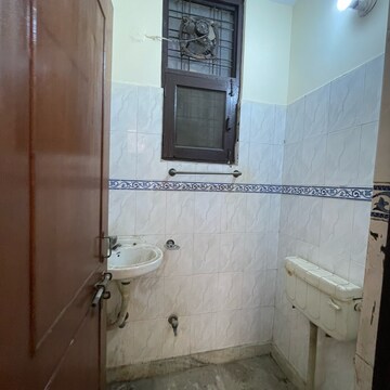 Bathroom in 2 BHK Builder Floor at Sector 43 – for Rent