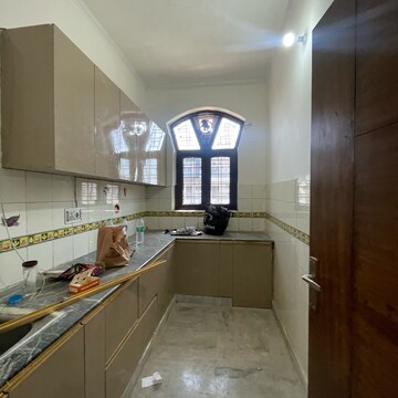Kitchen in 2 BHK Builder Floor at Sector 43 – for Rent