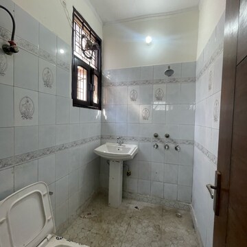 Bathroom in 2 BHK Builder Floor at Sector 43 – for Rent