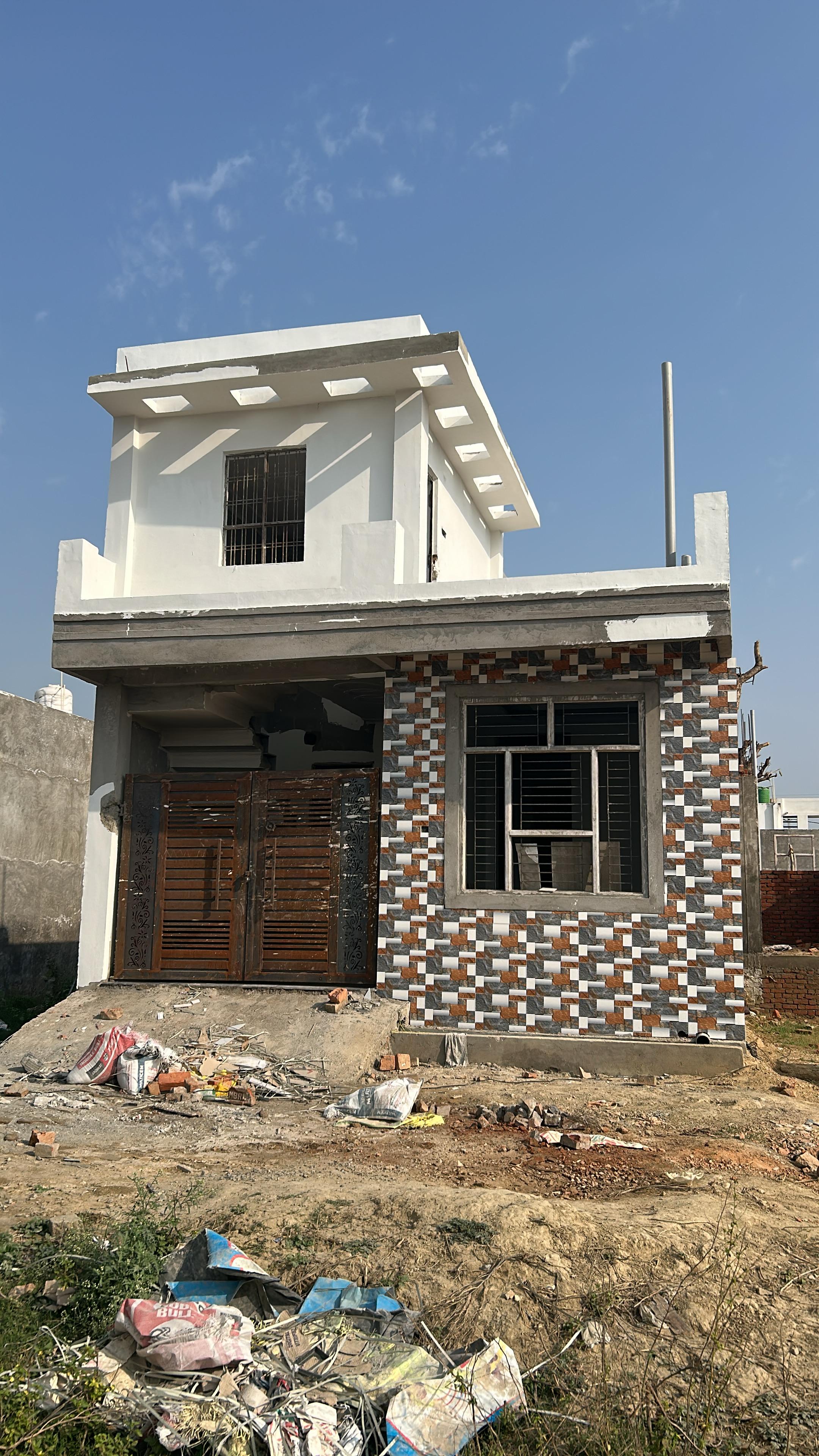 Plot For Sale in Jankipuram Vistar House 