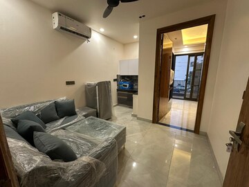Living Room in 1 BHK Builder Floor at Ansal Sushant Lok I, Sector 43 – for Rent