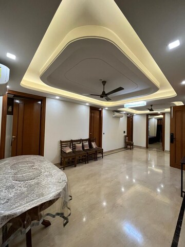 Building Lobby in 2 BHK Builder Floor at Ansal Sushant Lok I, Sector 43 – for Rent