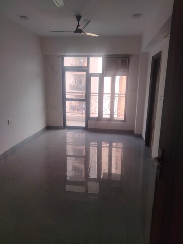 Room in 2 BHK Apartment at JKG Palm Resort, Raj Nagar Extension – for Rent