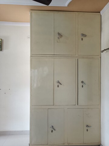 Furnished Amenities in 2 BHK Builder Floor at Defence Colony – for Rent