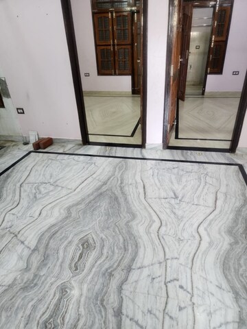 Room in 3 BHK Builder Floor at Jankipuram – for Rent