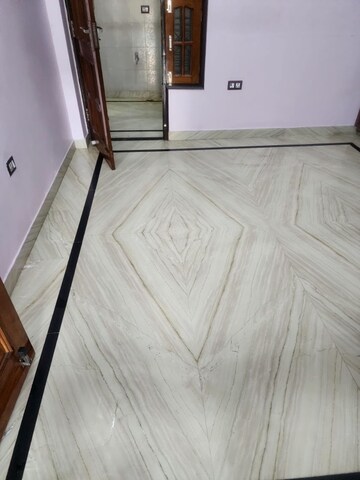 Room in 3 BHK Builder Floor at Jankipuram – for Rent
