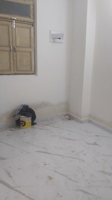 Bathroom in 2.5 BHK Builder Floor at Mayur Vihar – for Rent