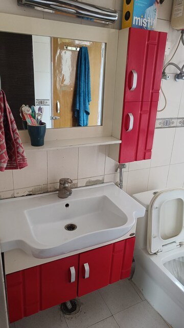 Bathroom in 3 BHK Apartment at Aravali Hills, Sector 56 – for Rent
