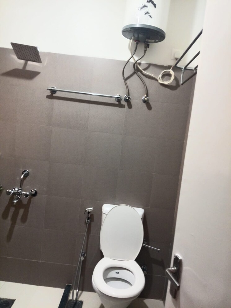 Bathroom, pioneer-park-phase-1 2 Bedroom 1300 Sq.Ft. Apartment In Sector 61 Gurgaon 8287582