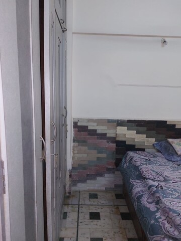 Room in 1 BHK Apartment at Andheri West – for Rent