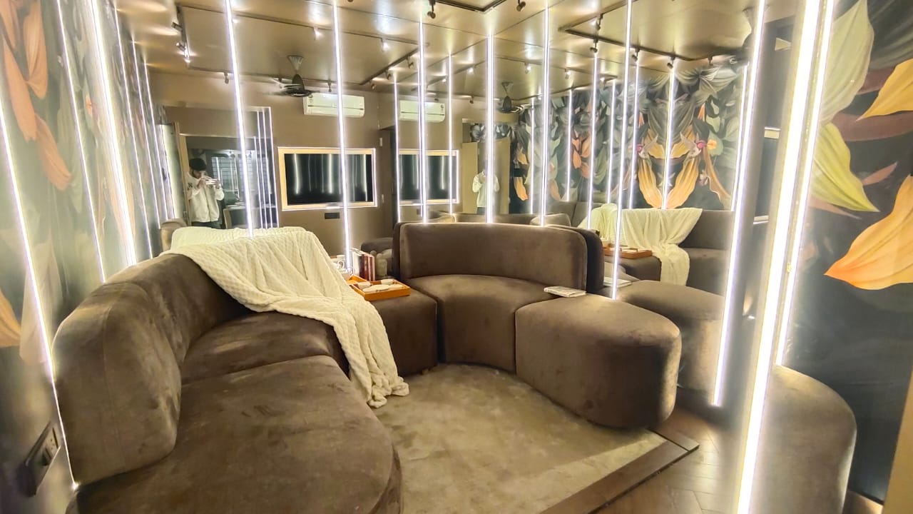 2 BHK + Pooja Room Apartment For Sale in Sai Pooja Bandra West