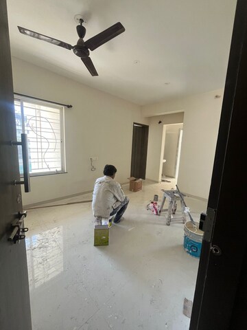 Room in 2 BHK Apartment at Gangotree Dhanvantari, Kothrud – for Rent