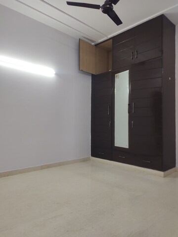 Furnished Amenities in 3 BHK Builder Floor at Lajpat Nagar 4 – for Rent