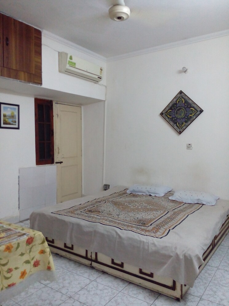 Bedroom, sarita vihar 1 RK 350 Sq.Ft. Apartment In Sarita Vihar Delhi 8287728