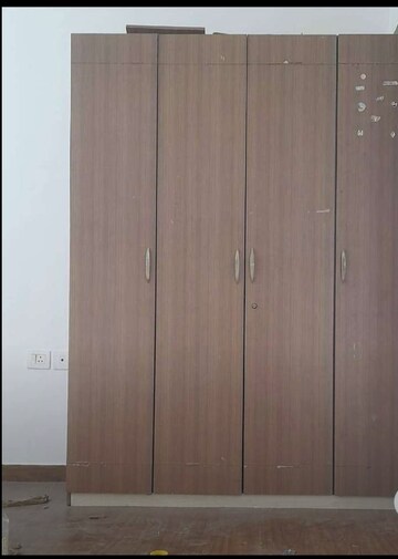 Furnished Amenities in 3 BHK Apartment at Rishita Manhattan, Gomti Nagar – for Rent