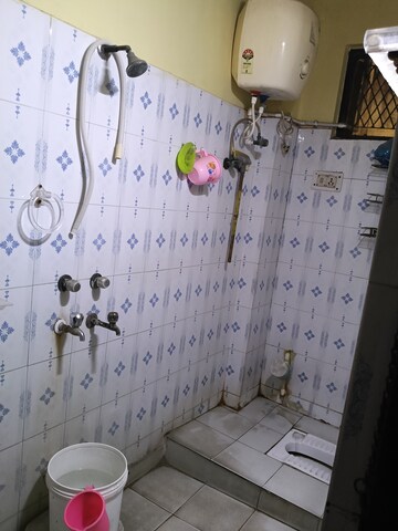 Bathroom in 2 BHK Builder Floor at Shalimar Apartments Shalimar Garden, Shalimar Garden – for Sale