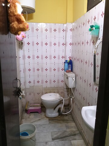 Bathroom in 2 BHK Builder Floor at Shalimar Apartments Shalimar Garden, Shalimar Garden – for Sale