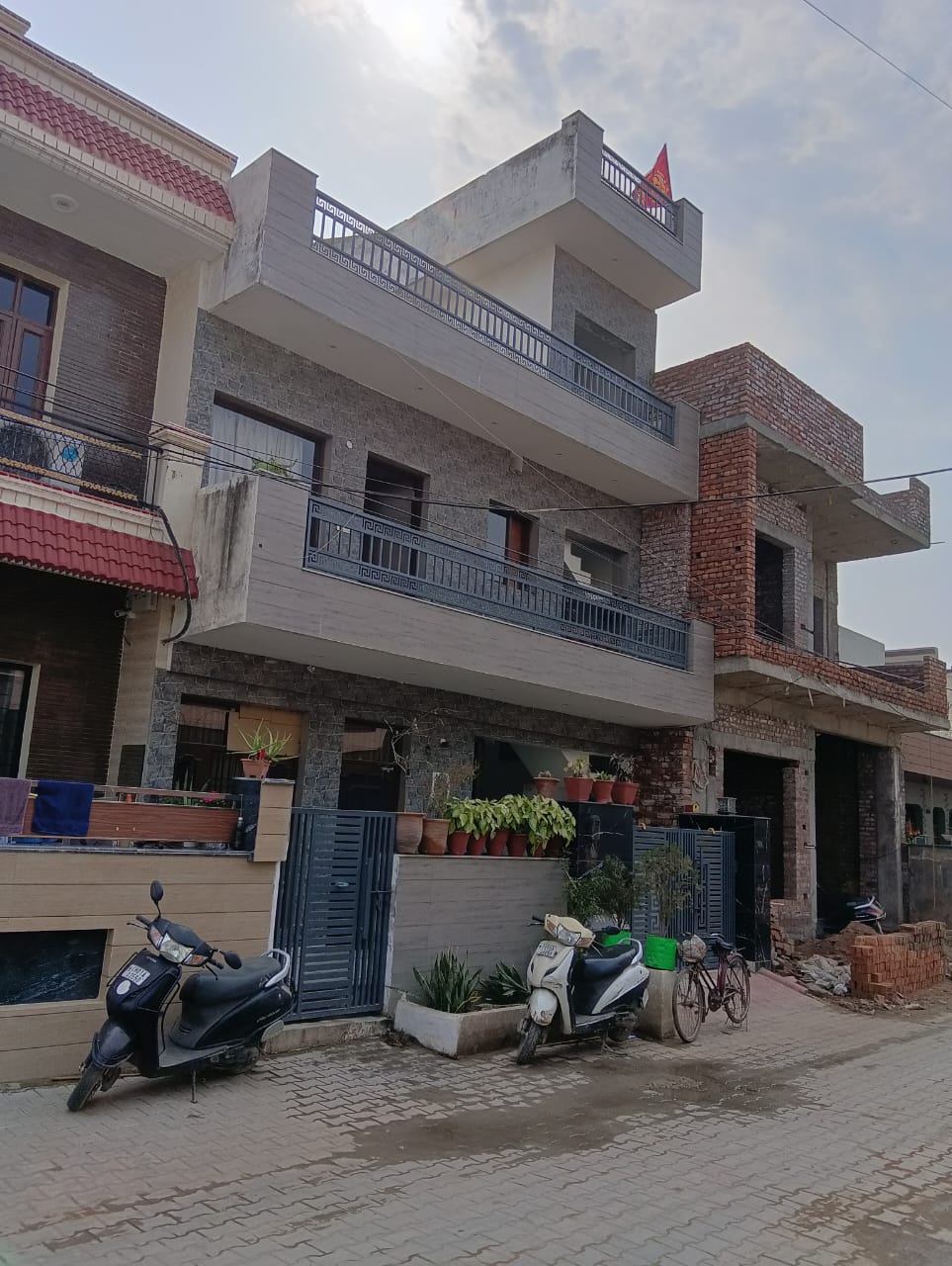 5 BHK + Extra Room Villa For Sale in D R Estate 