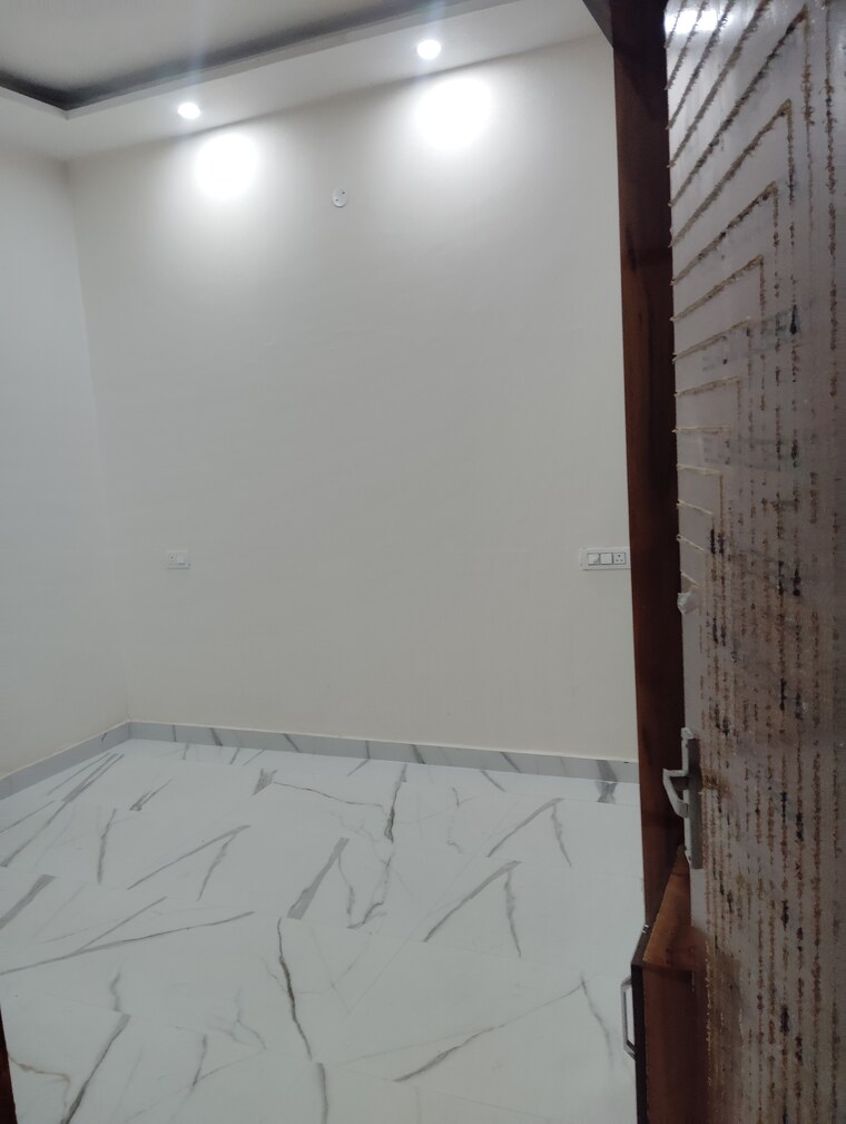 Room, sector 126 3 Bedroom 105 Sq.Yd. Independent House In Sector 126 Mohali 8288067