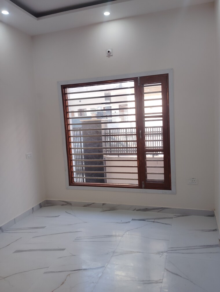 Room, sector 126 3 Bedroom 105 Sq.Yd. Independent House In Sector 126 Mohali 8288067
