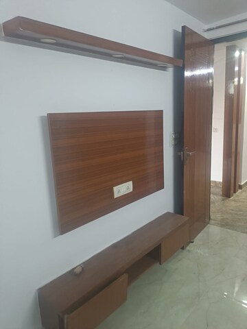 Room in 3 BHK Apartment at Vasundhara Sector 14 – for Rent