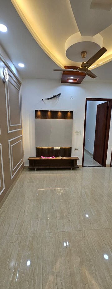  3 BHK Apartment at Vasundhara Sector 14 – for Rent