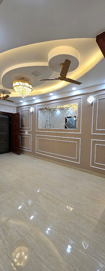 Room in 3 BHK Apartment at Vasundhara Sector 14 – for Rent