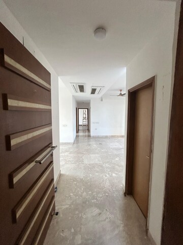 Room in 4 BHK Apartment at SS The Leaf, Sector 85 – for Rent