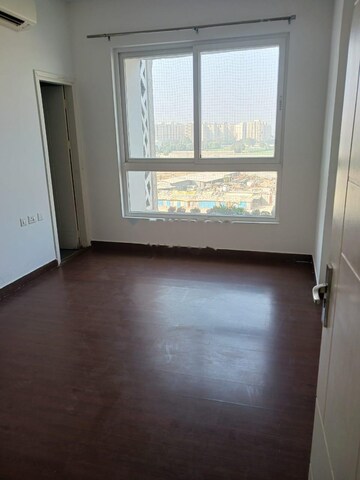 Room in 3 BHK Apartment at Mapsko Mount Ville, Sector 79 – for Rent
