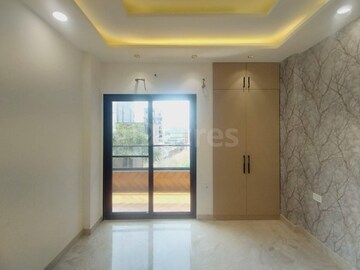 Room in 3 BHK Builder Floor at BPTP District Phase 2, Sector 84 – for Sale