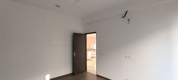 Room in 3 BHK Builder Floor at BPTP Amstoria, Sector 102 – for Rent