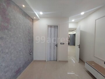 Room in 3 BHK Builder Floor at BPTP District Phase 2, Sector 84 – for Sale